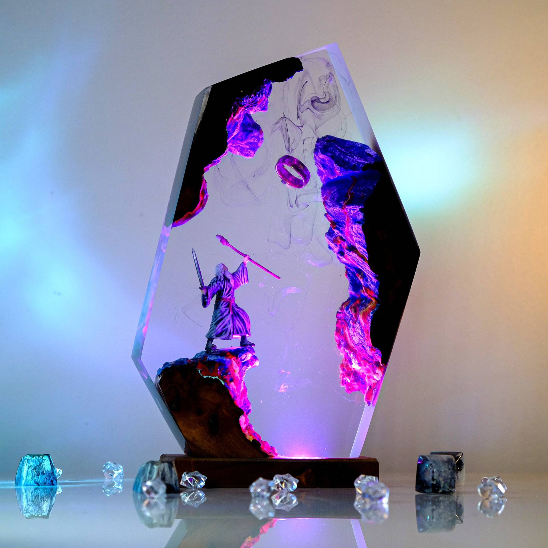 Lámpara de Resina con Figura d - Desk Setup At Home reseña y precio