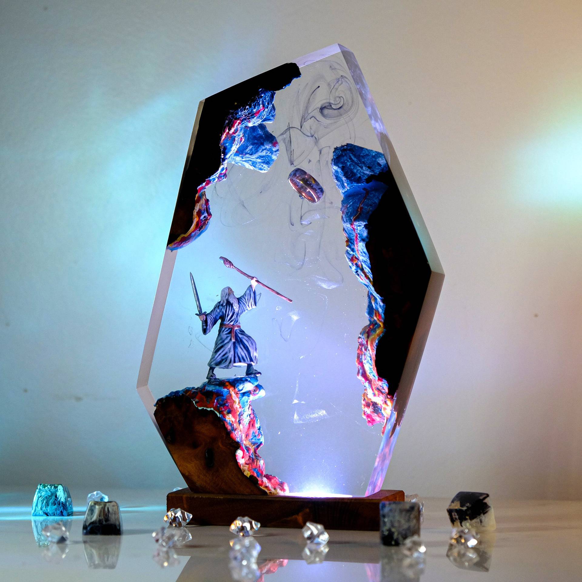 Lámpara de Resina con Figura d - Desk Setup At Home reseña y precio